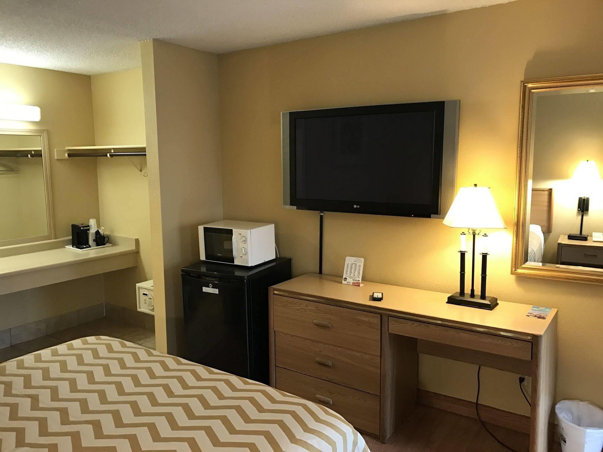 Travelodge By Wyndham Tacoma Near Mcchord Afb Eksteriør billede